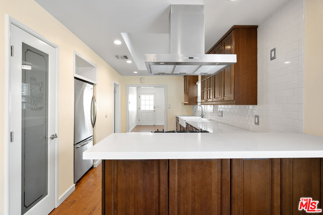 3141 Fairmount Ave