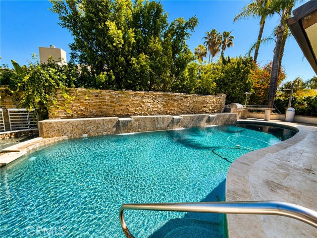 4615 White Oak