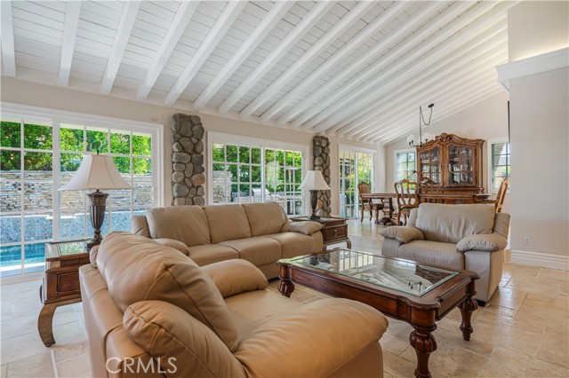 4615 White Oak