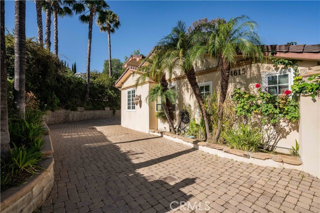 4615 White Oak