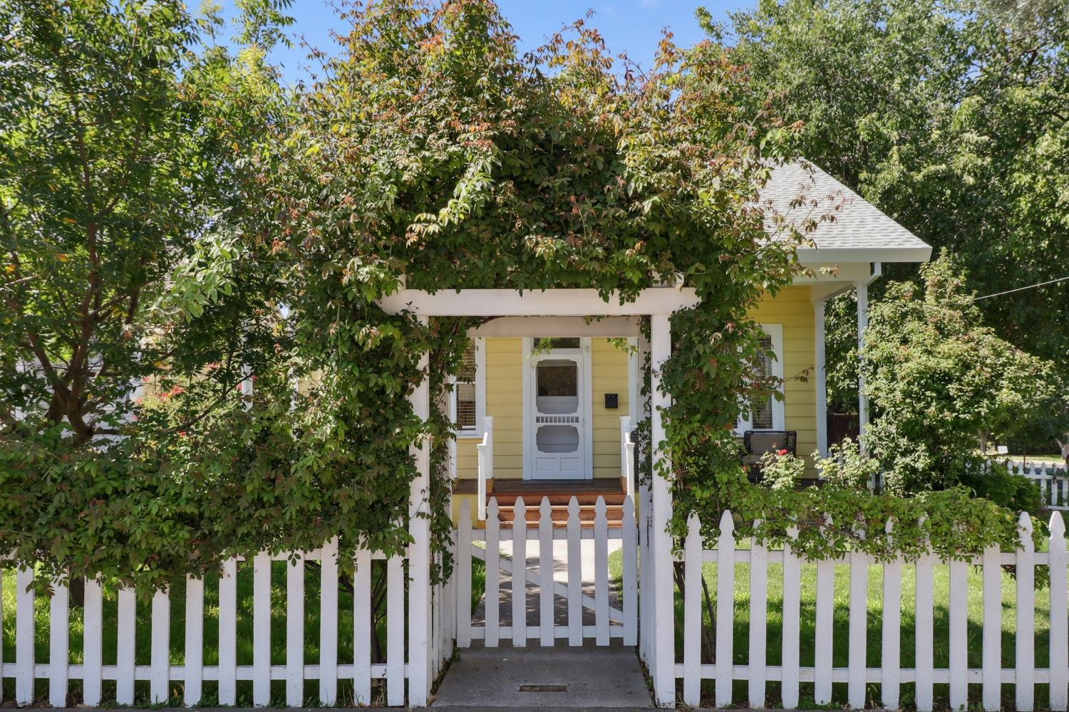 923 3rd Street
