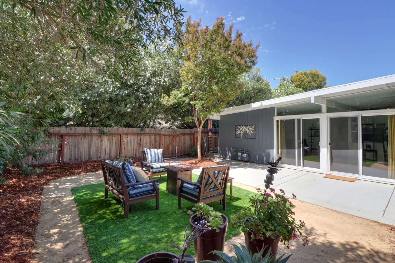 1212 Drake Drive