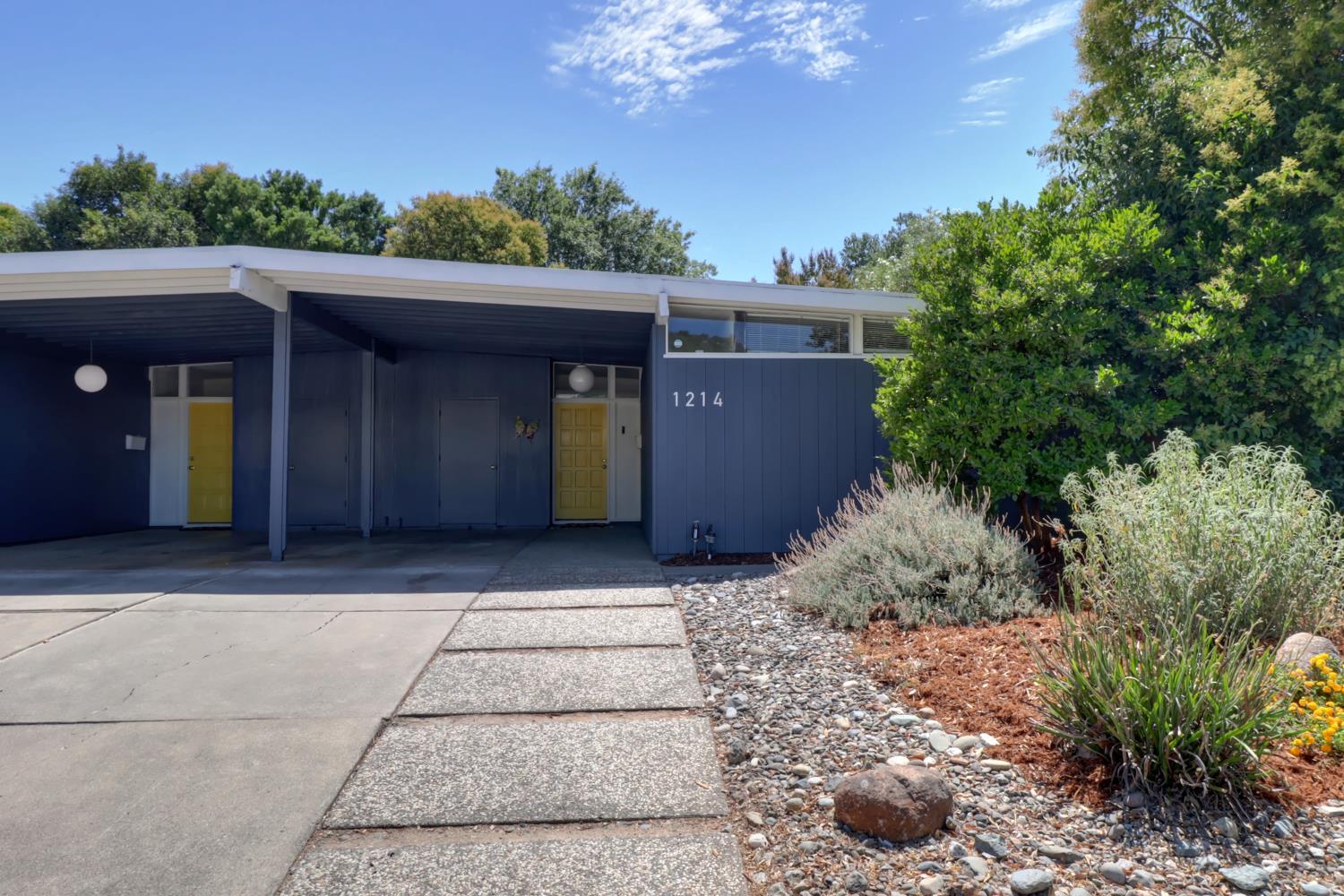 1212 Drake Drive