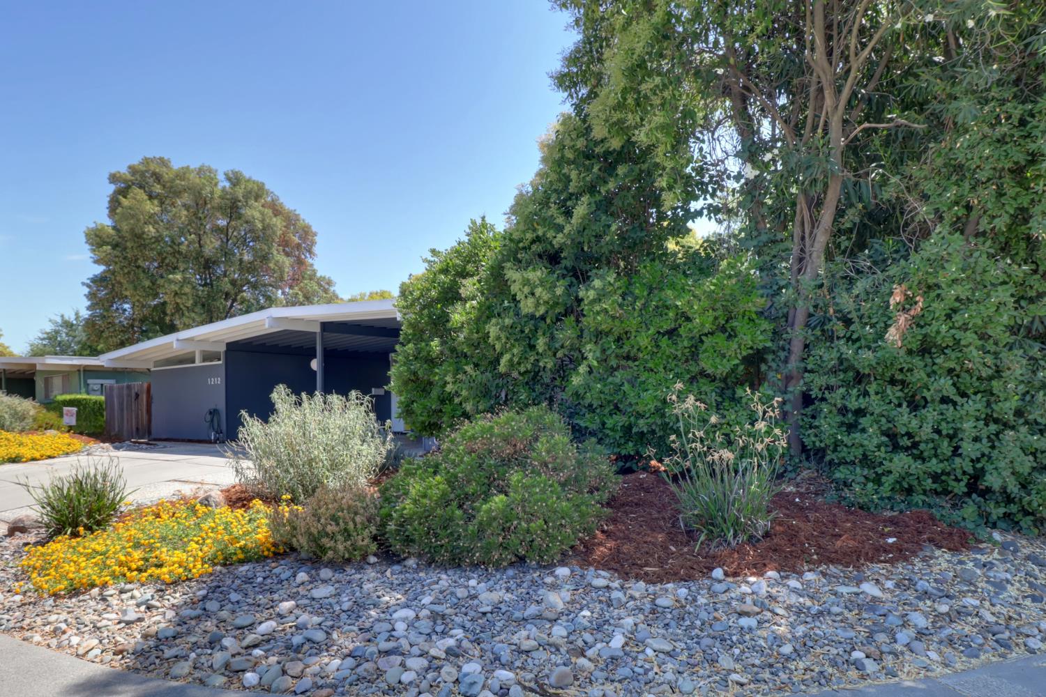 1212 Drake Drive