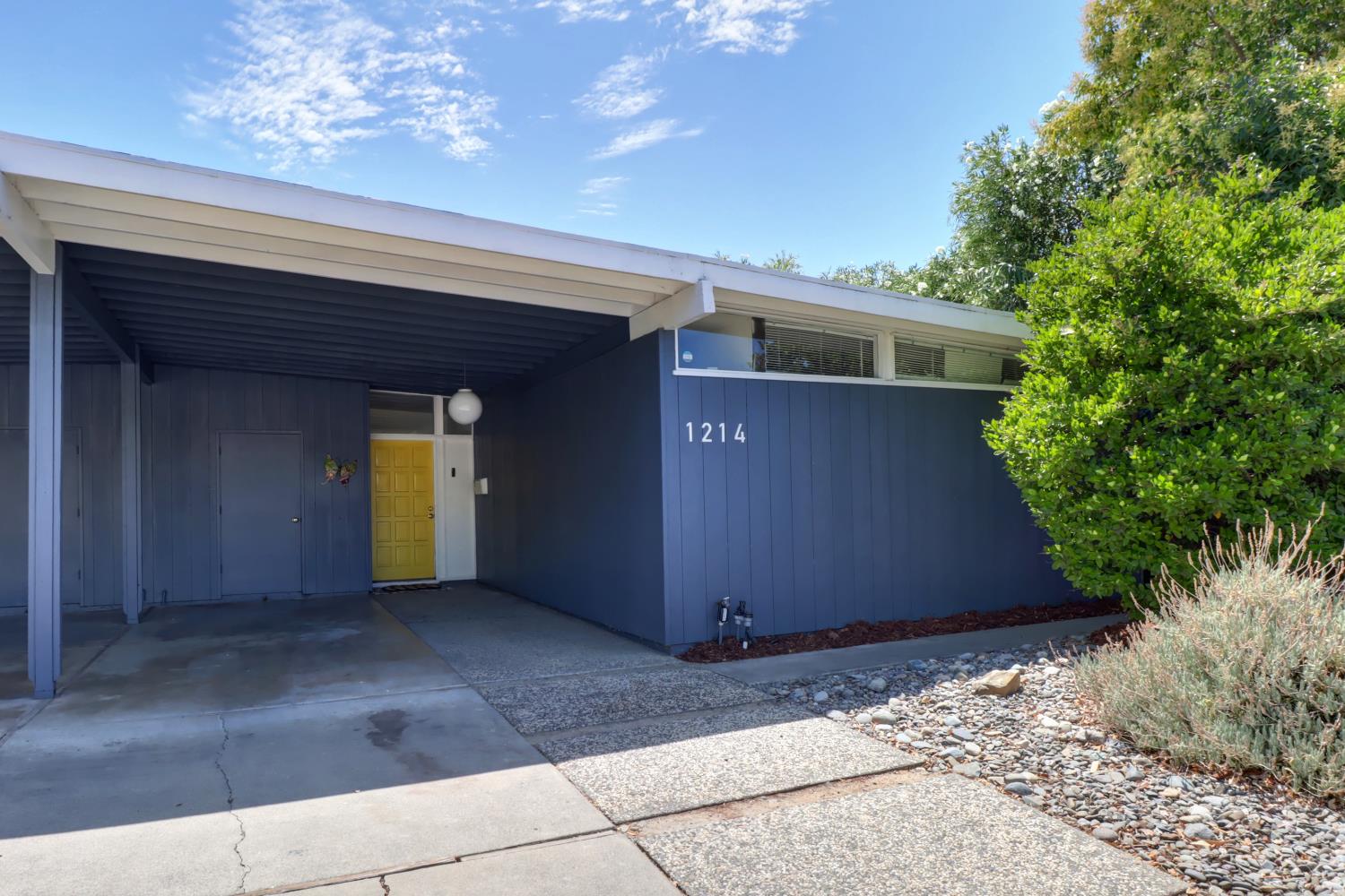 1212 Drake Drive