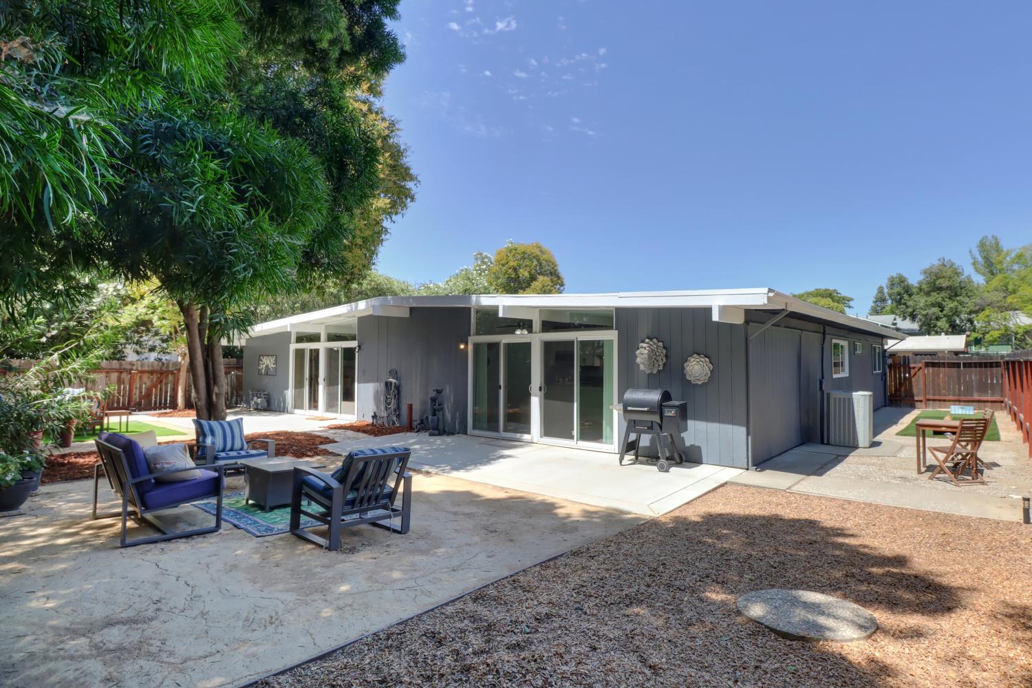 1212 Drake Drive