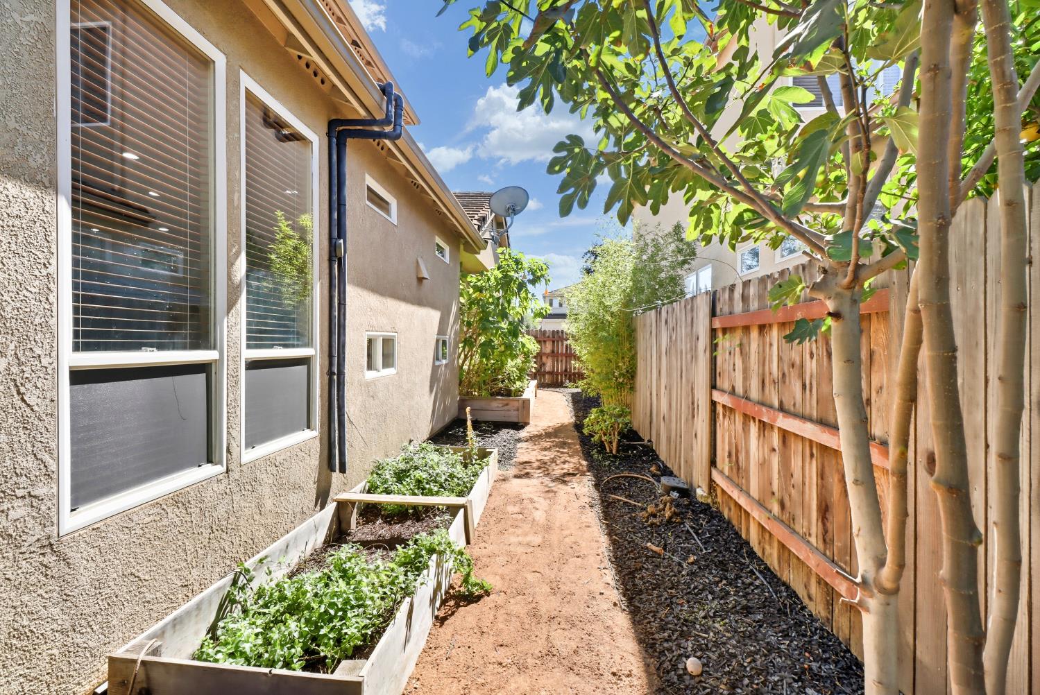 1527 Rio Grande Street