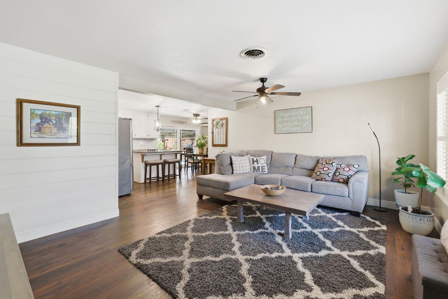 524 N Pacific Avenue