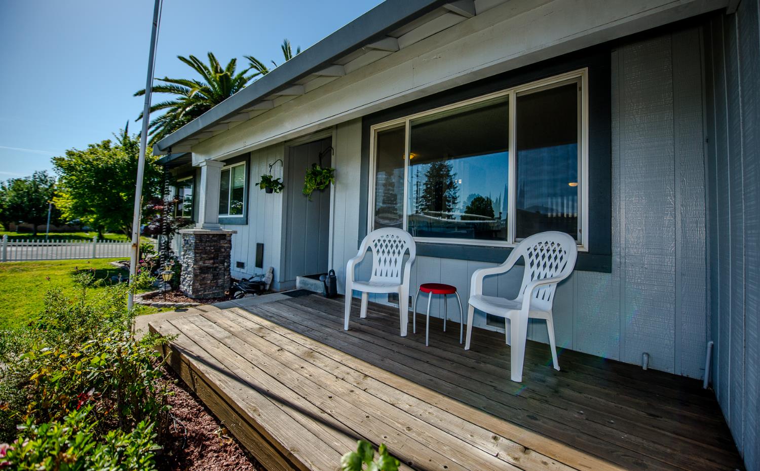 1695 Queens Avenue