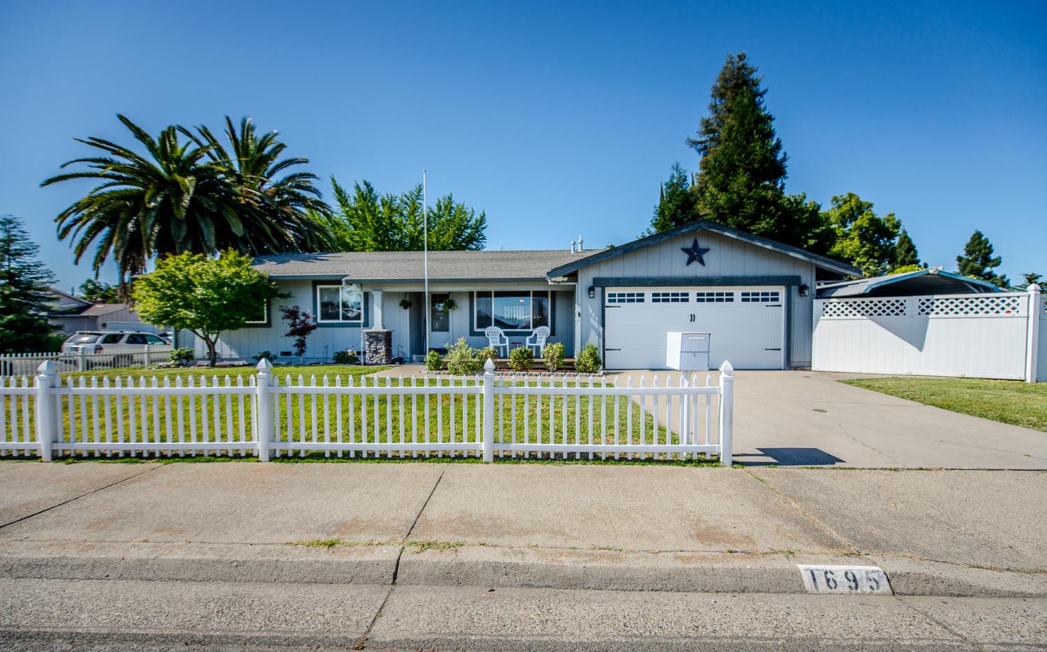 1695 Queens Avenue