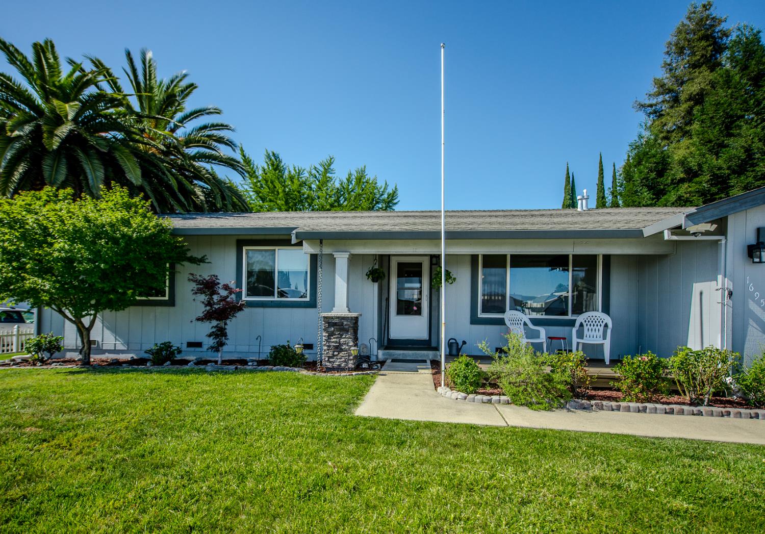 1695 Queens Avenue
