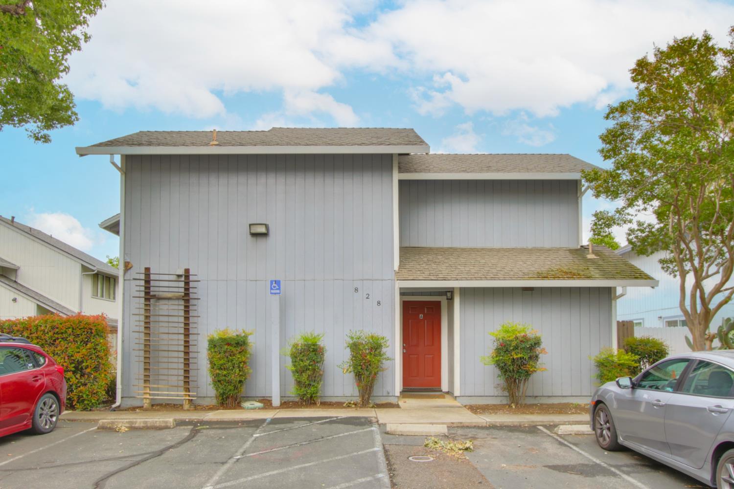 828 Adams Terrace