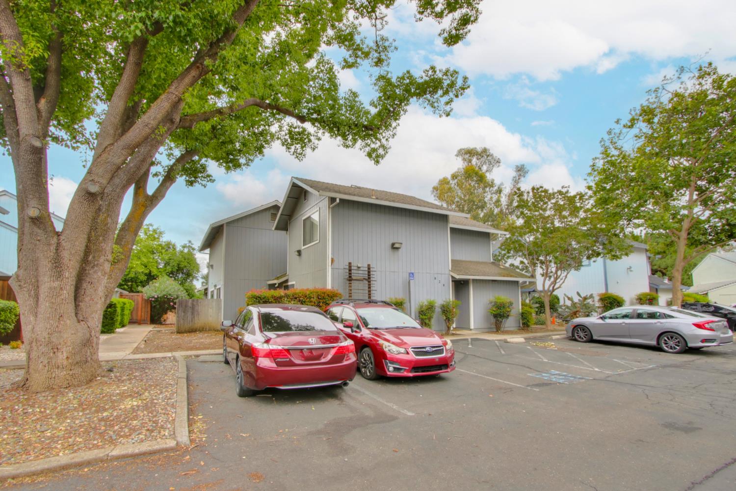 828 Adams Terrace