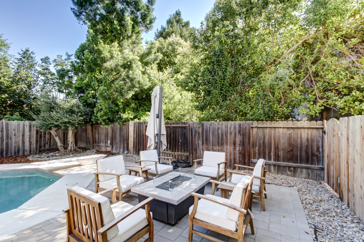 409 Encina Avenue