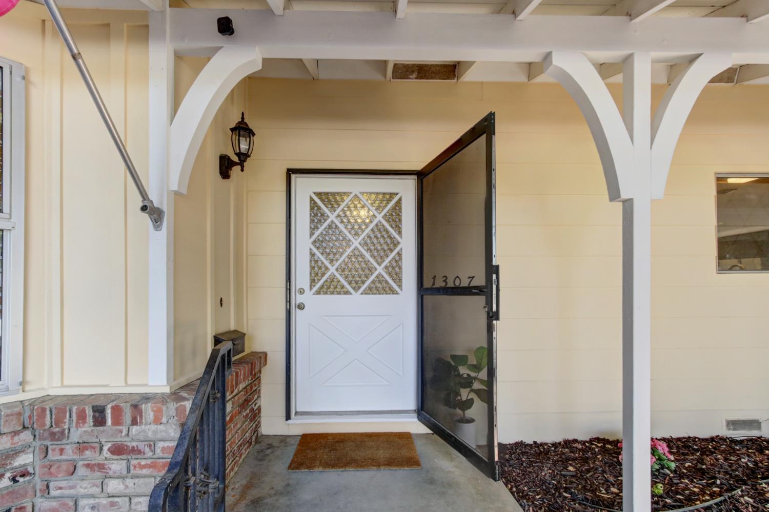 1307 W 8th Street