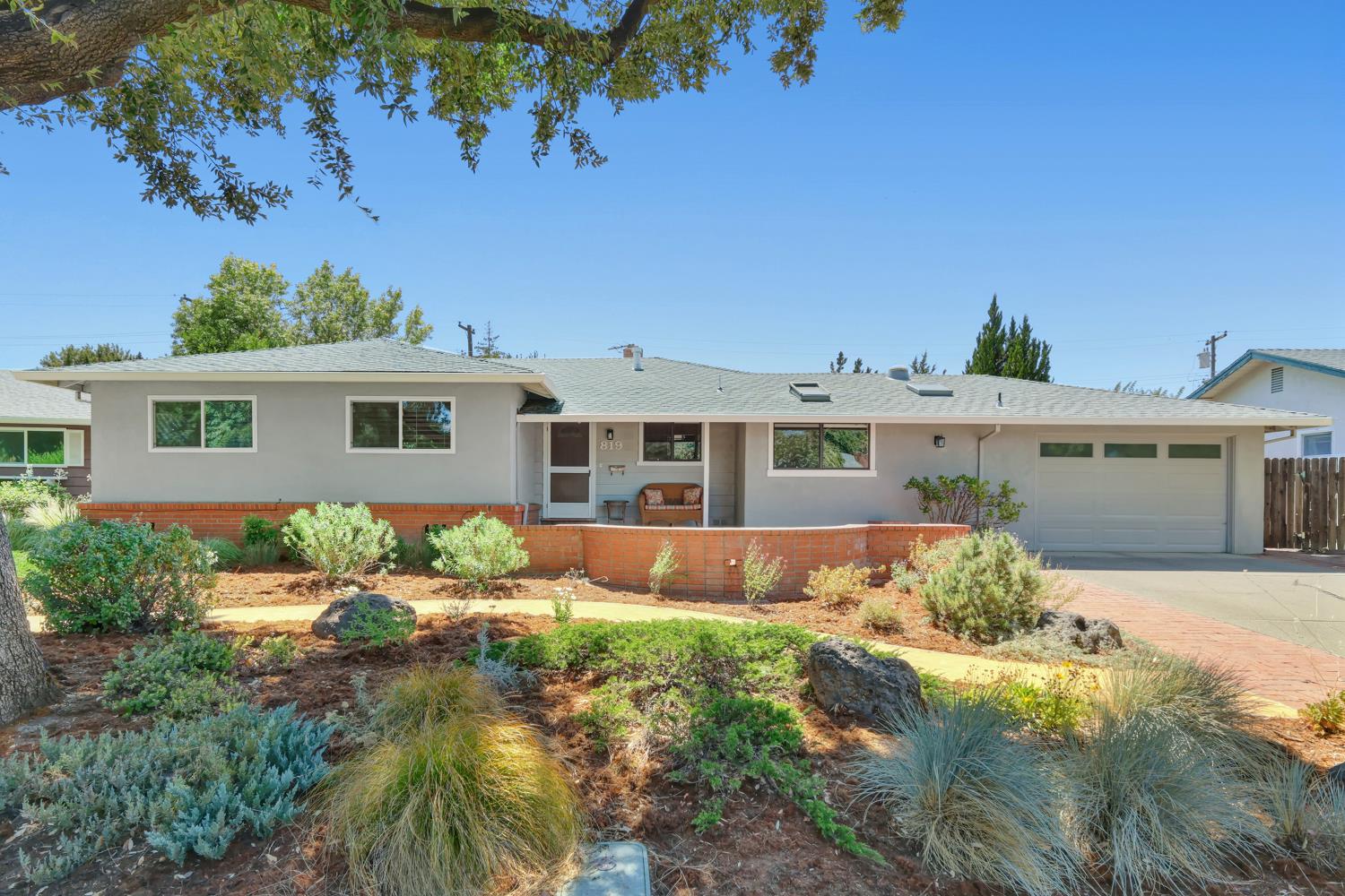 819 Sycamore Lane