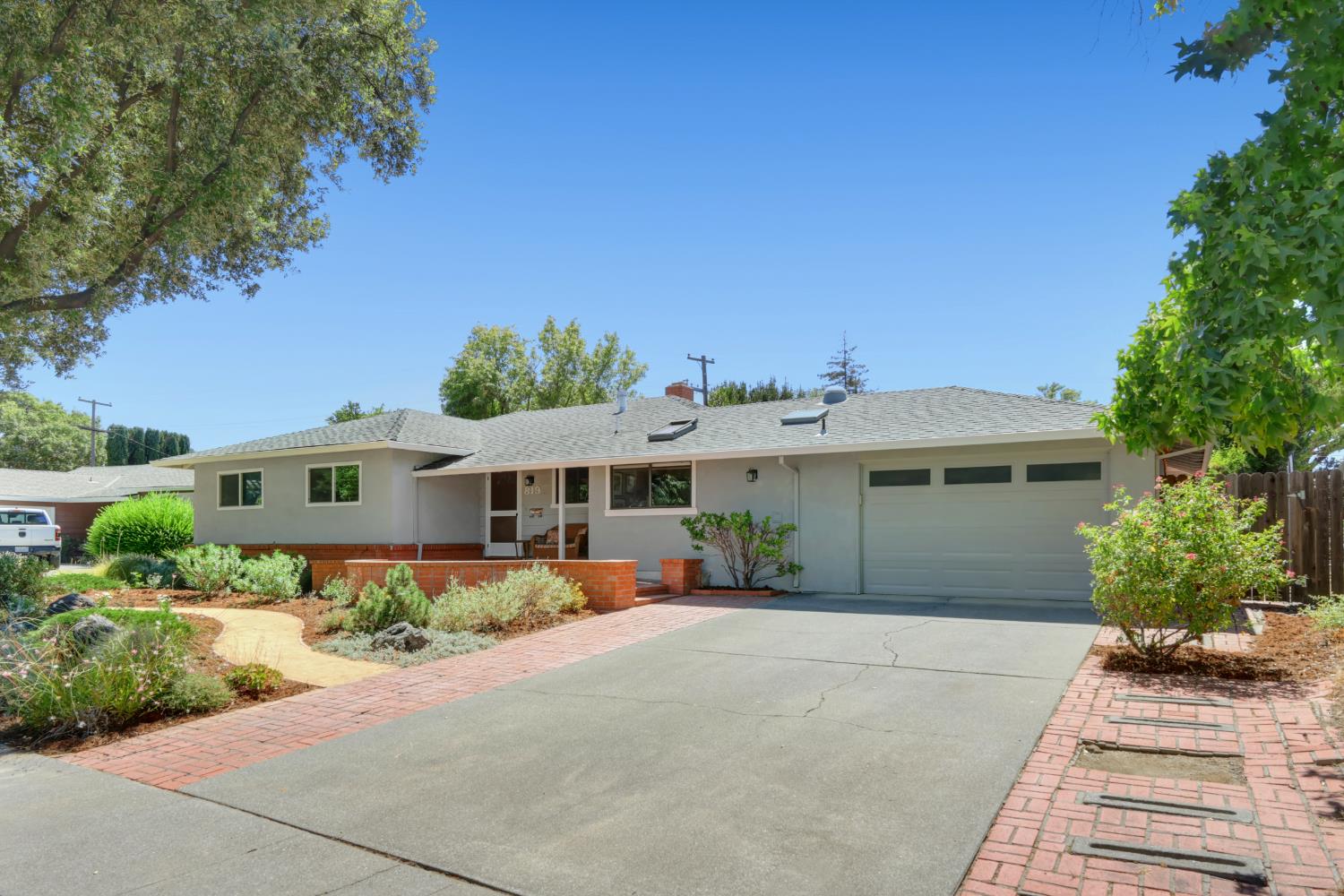 819 Sycamore Lane