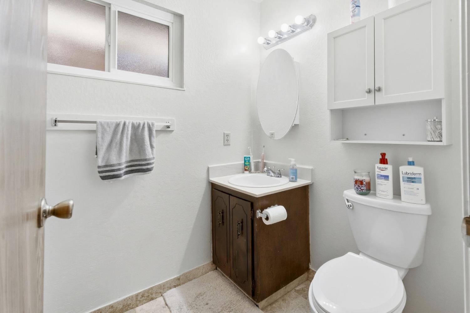 2736 Eel Place