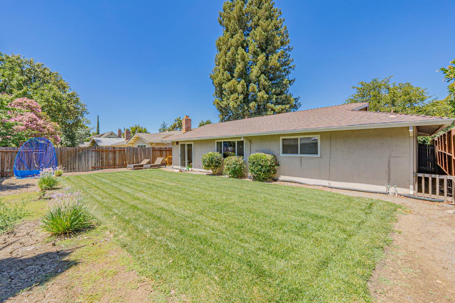 2736 Eel Place