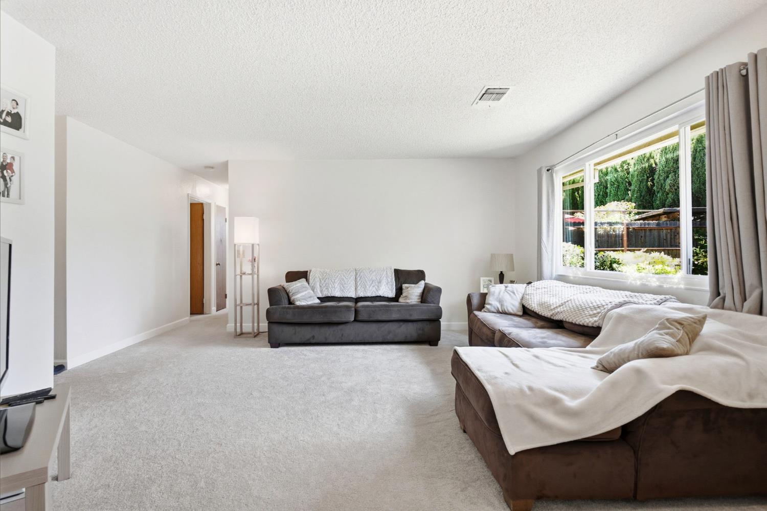 2736 Eel Place