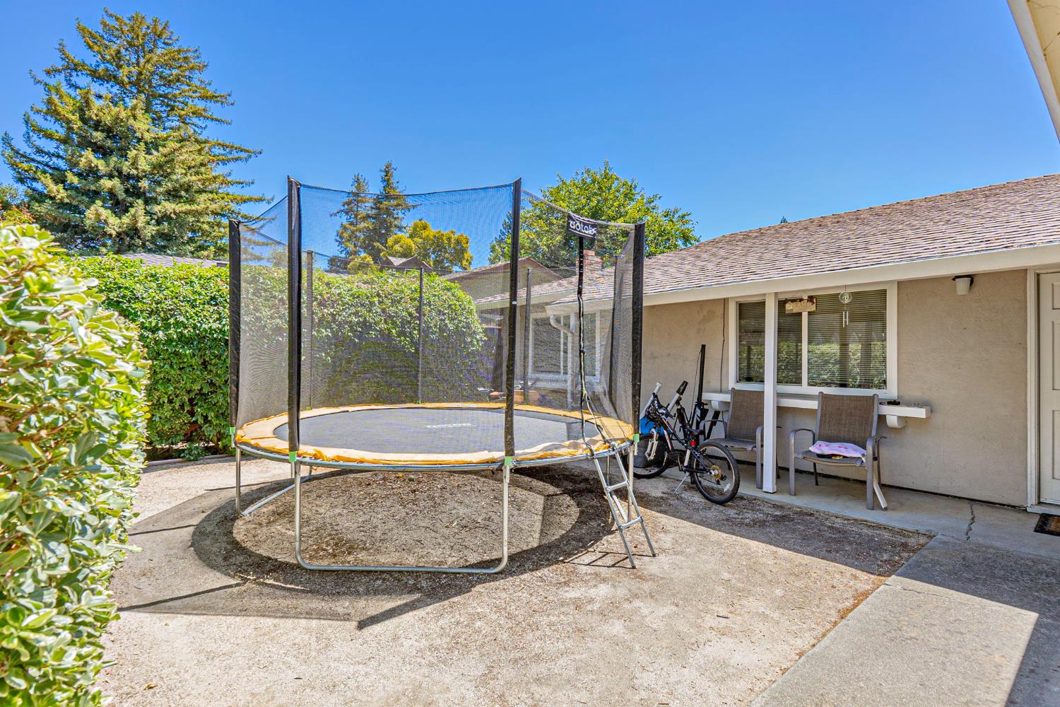2736 Eel Place