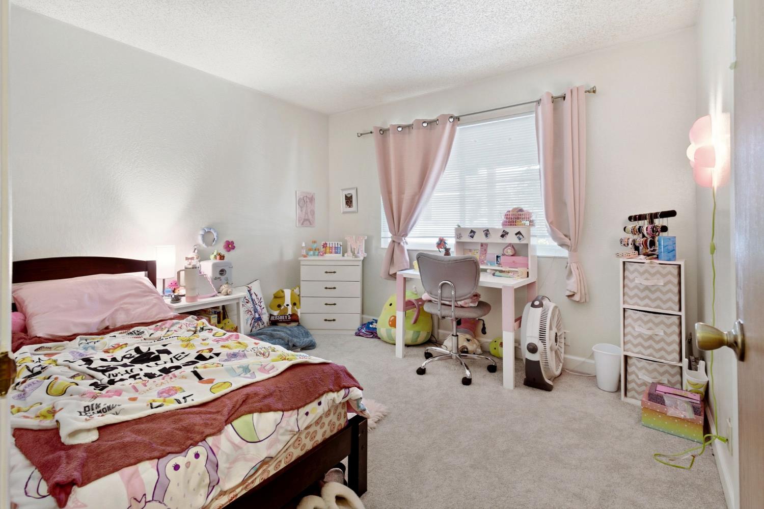 2736 Eel Place