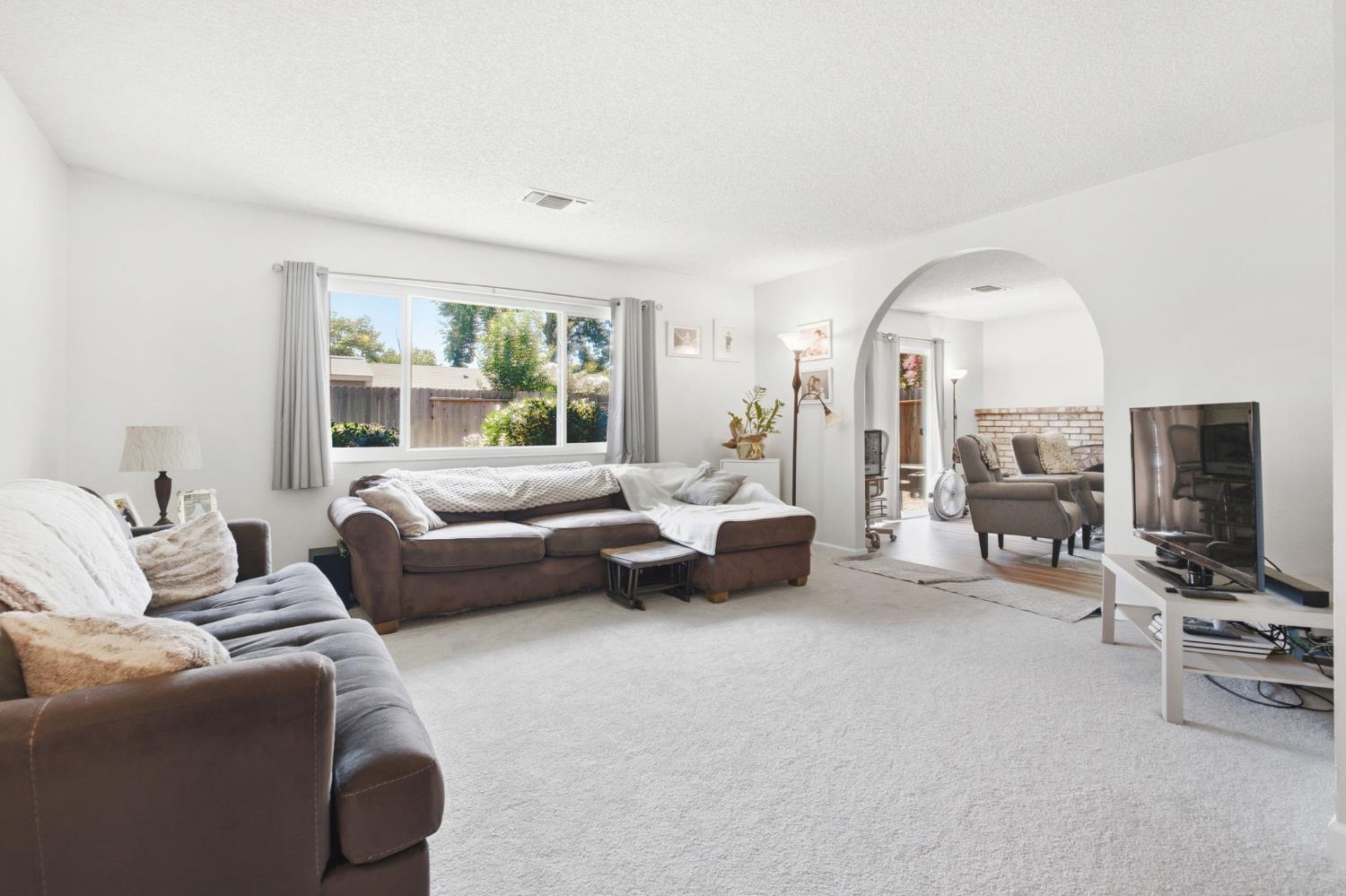 2736 Eel Place