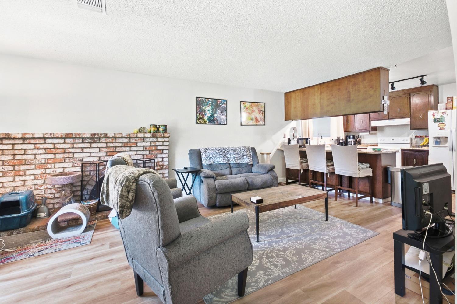 2736 Eel Place