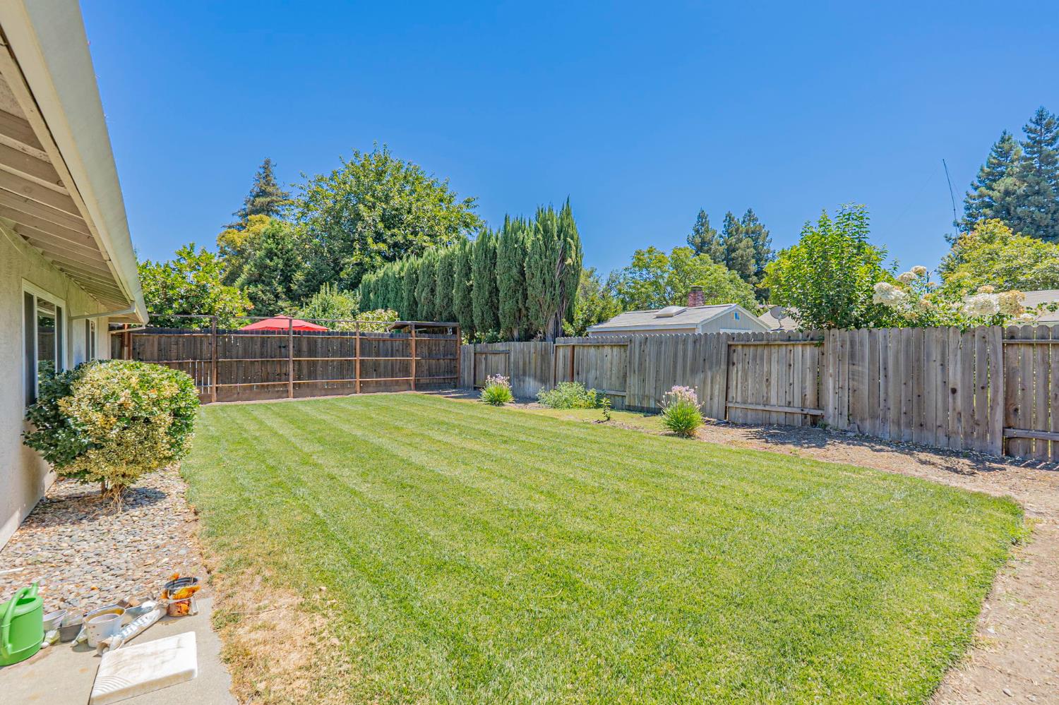 2736 Eel Place