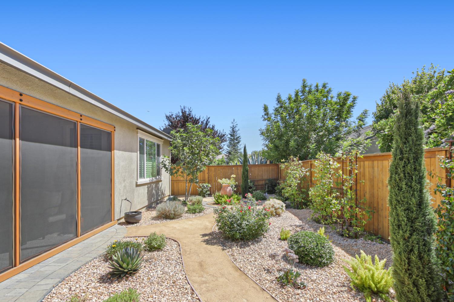 2206 Russell Circle