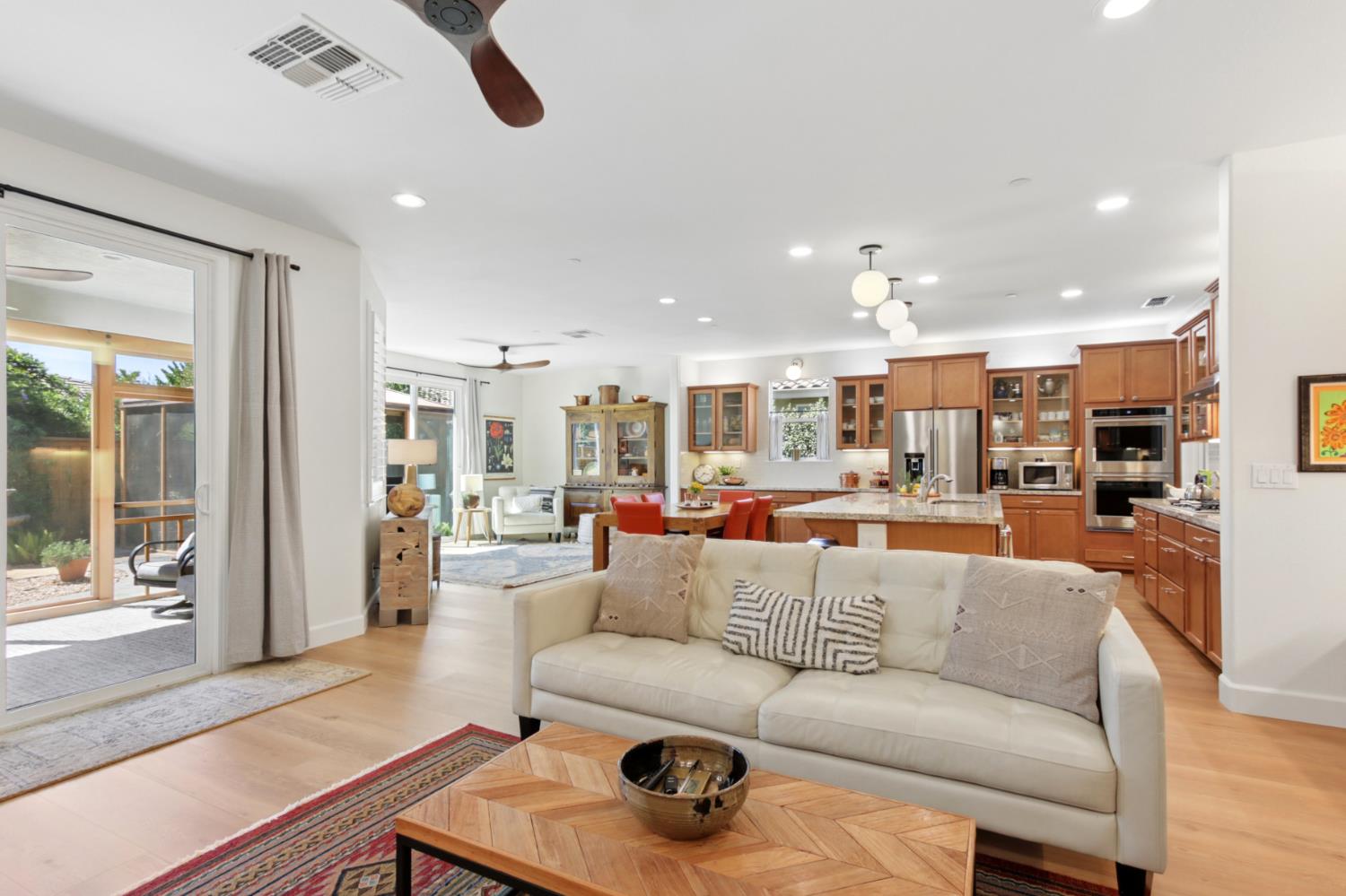 2206 Russell Circle
