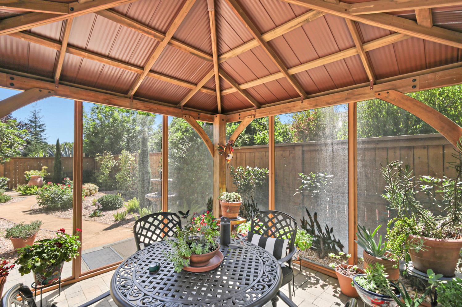 2206 Russell Circle