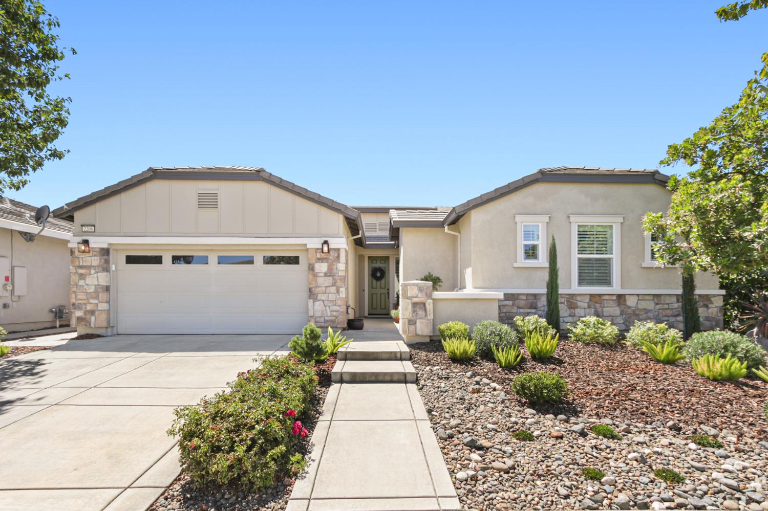 2206 Russell Circle