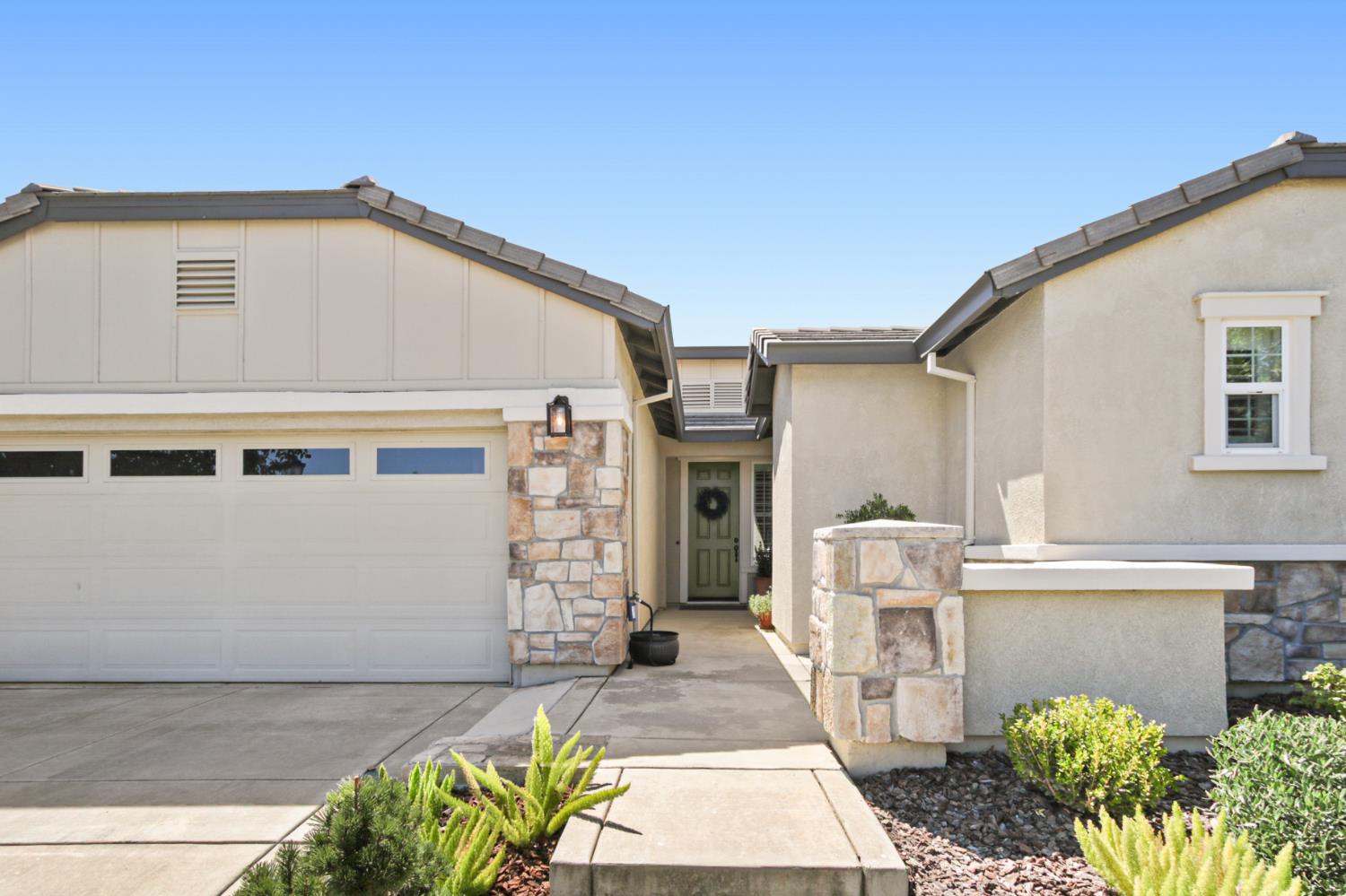2206 Russell Circle