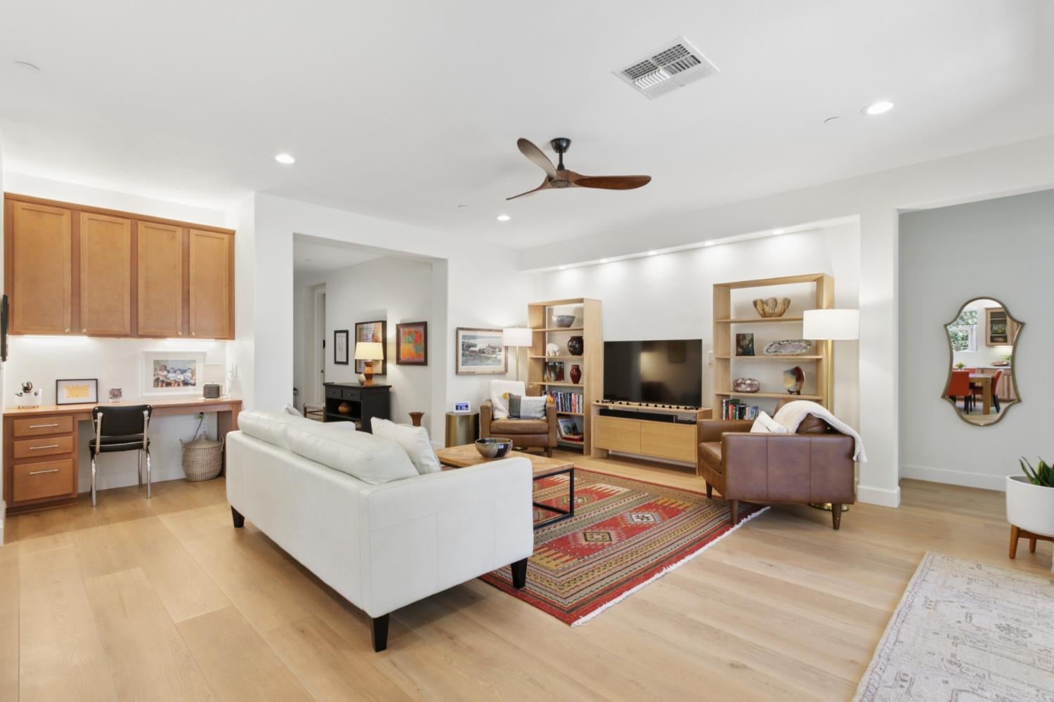 2206 Russell Circle