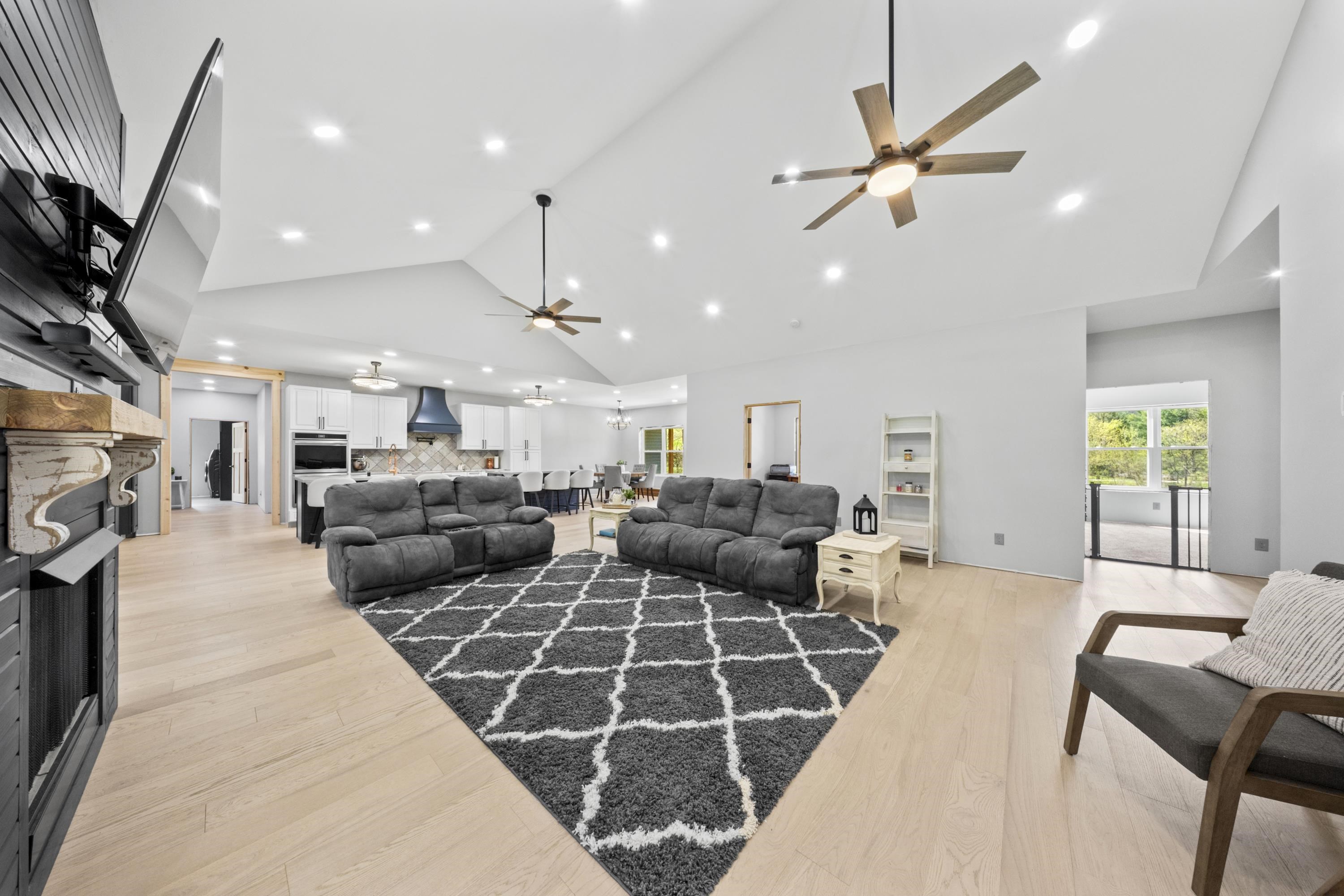 14932 Pakateal Lane