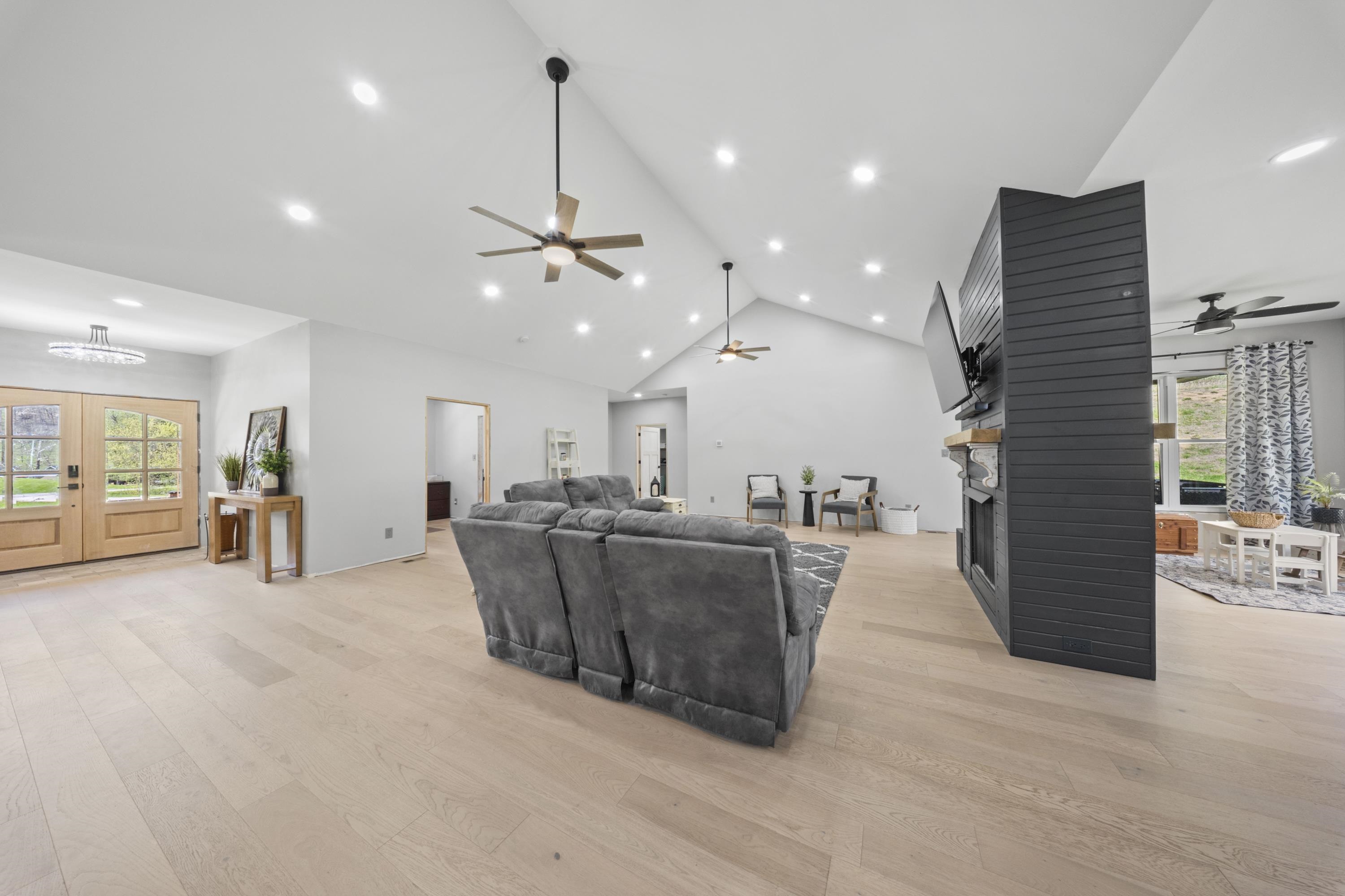14932 Pakateal Lane