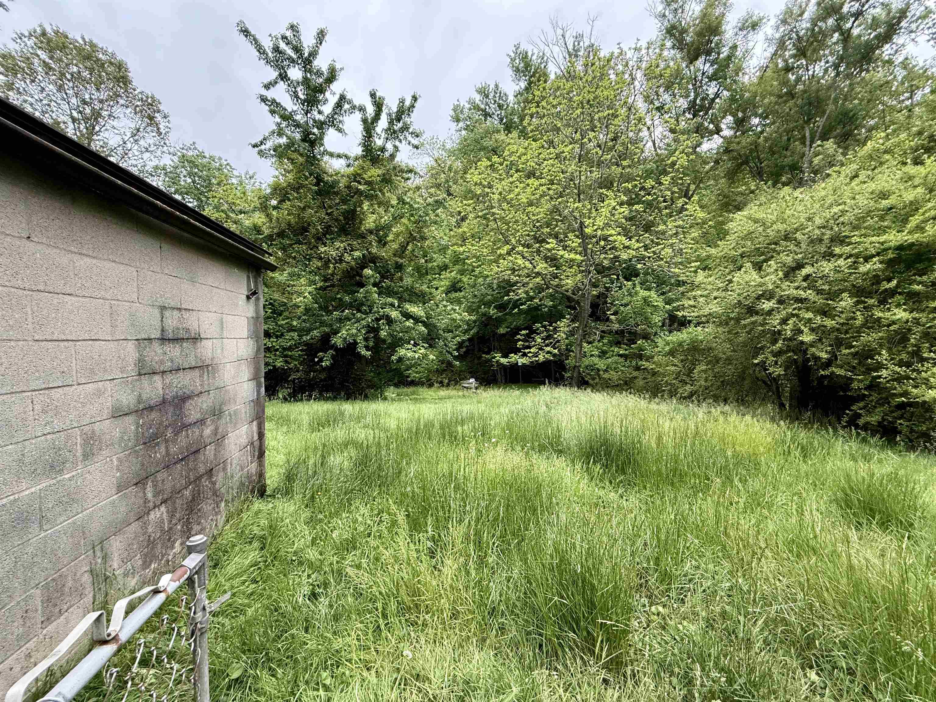 2033 Oakview Road