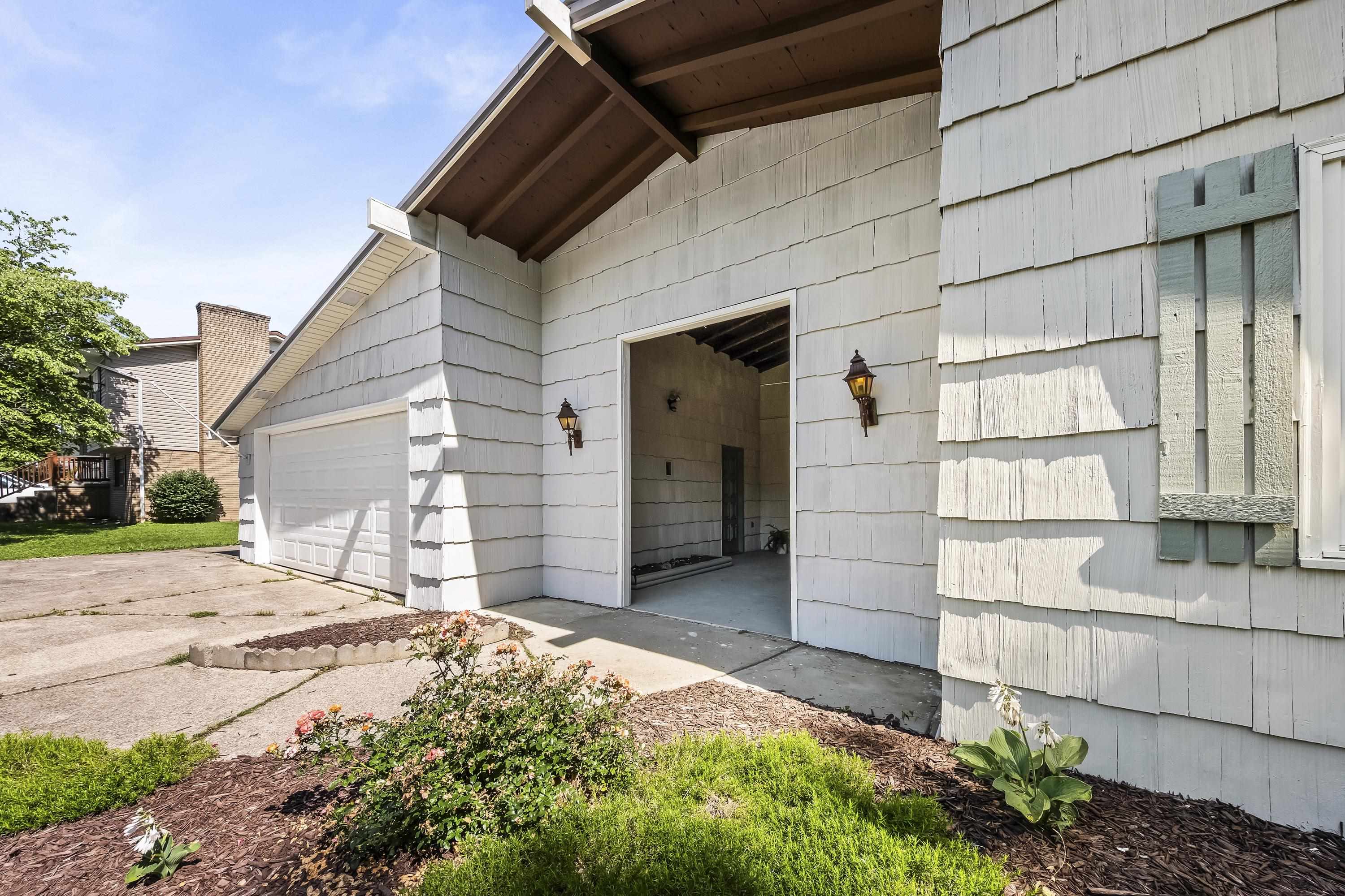 1411 S Calumet Drive