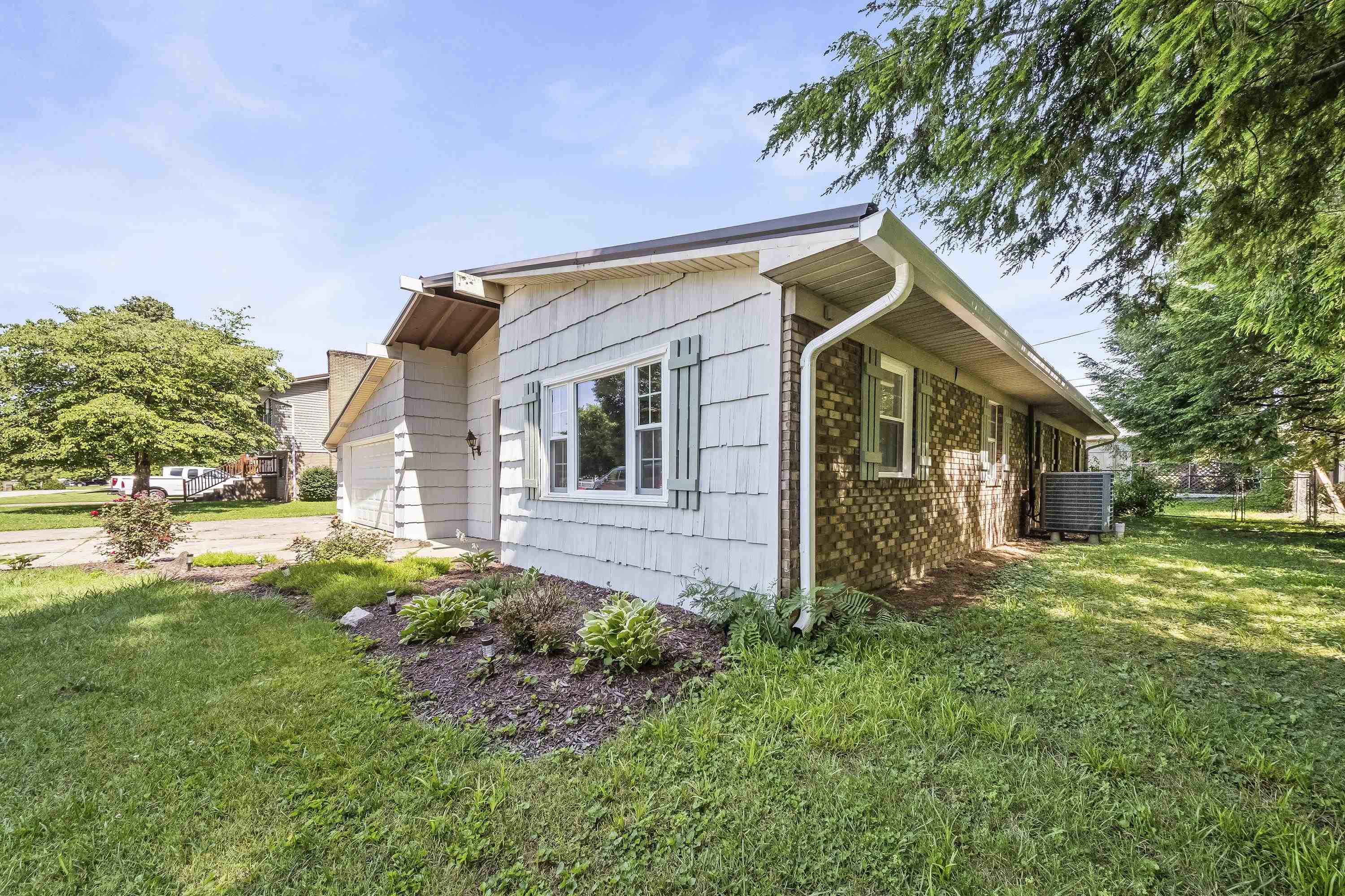 1411 S Calumet Drive
