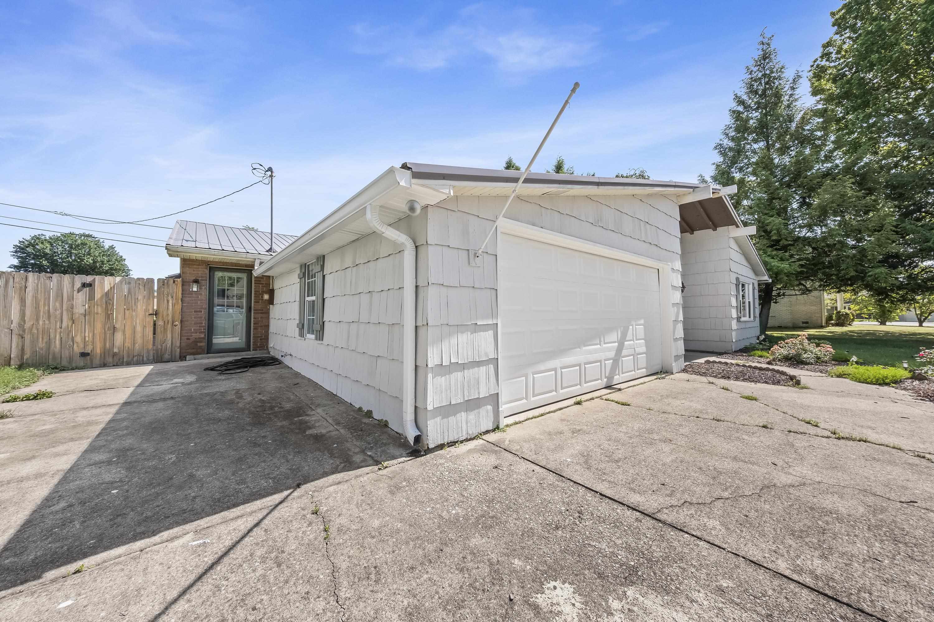 1411 S Calumet Drive