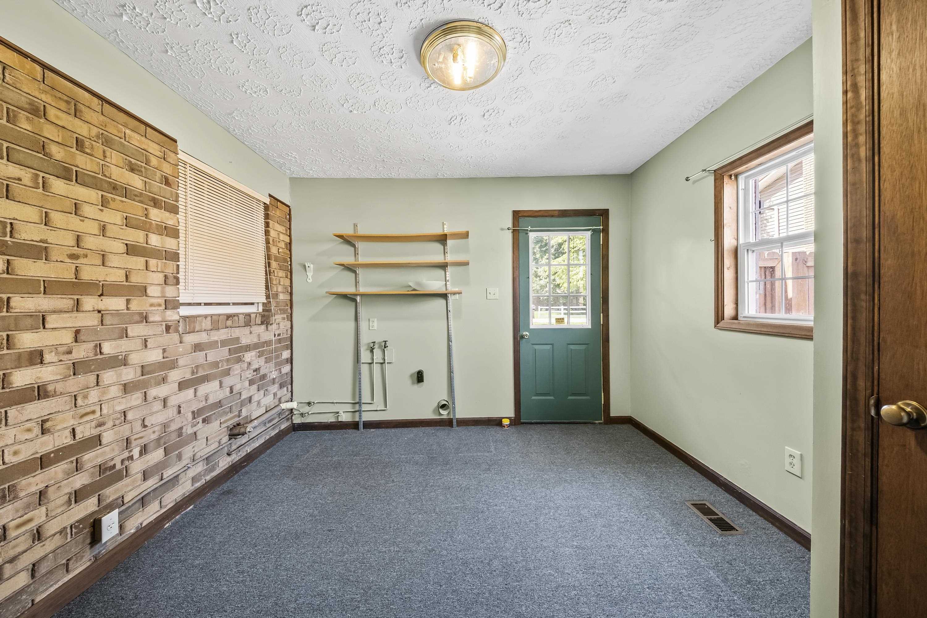 1411 S Calumet Drive