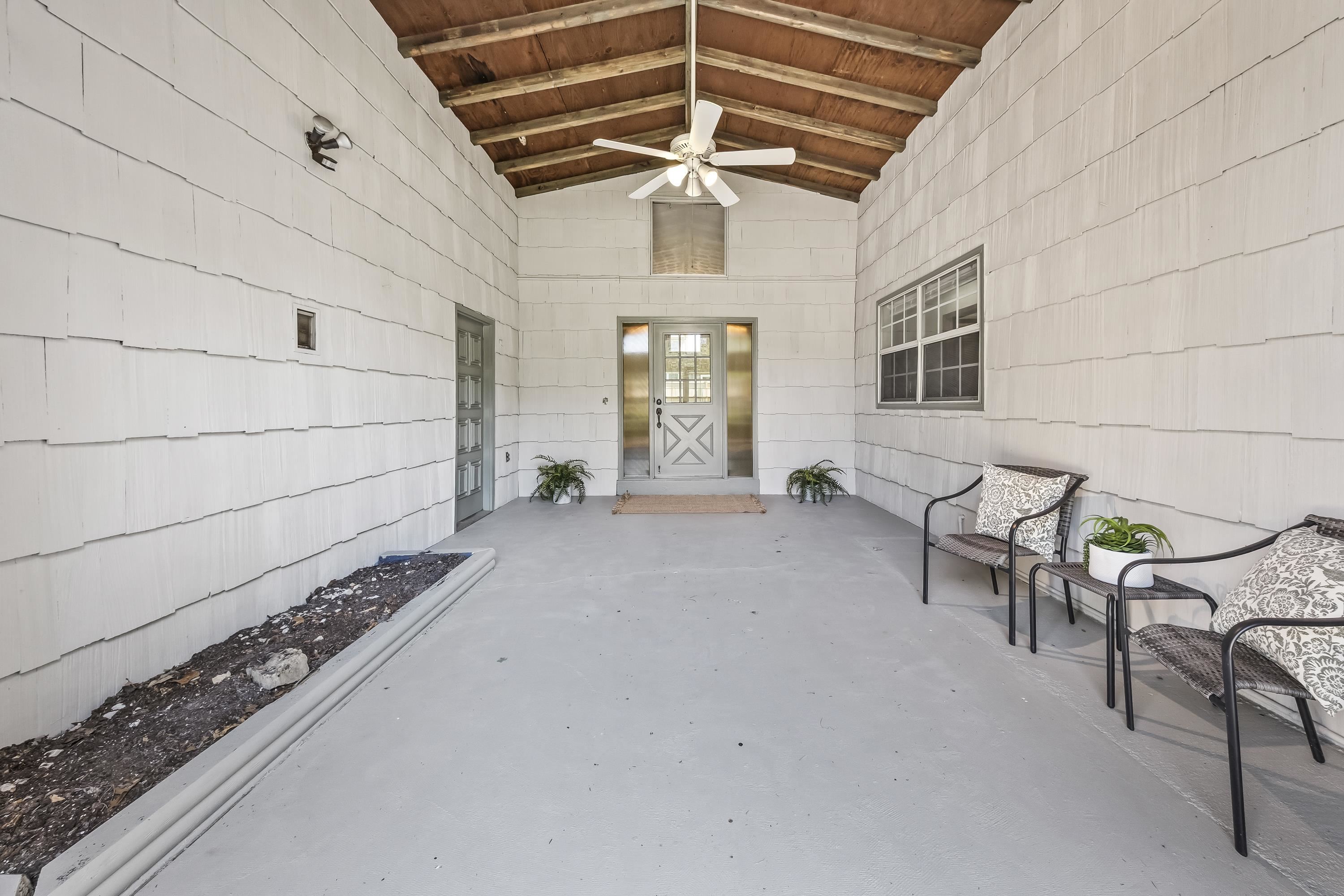 1411 S Calumet Drive