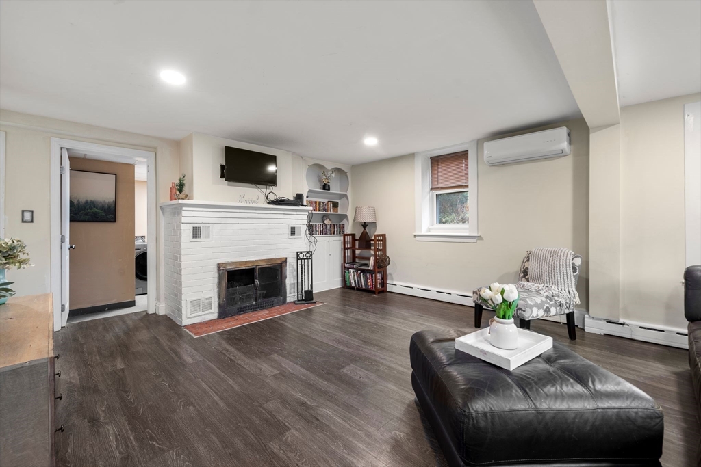 11 S Cherry St