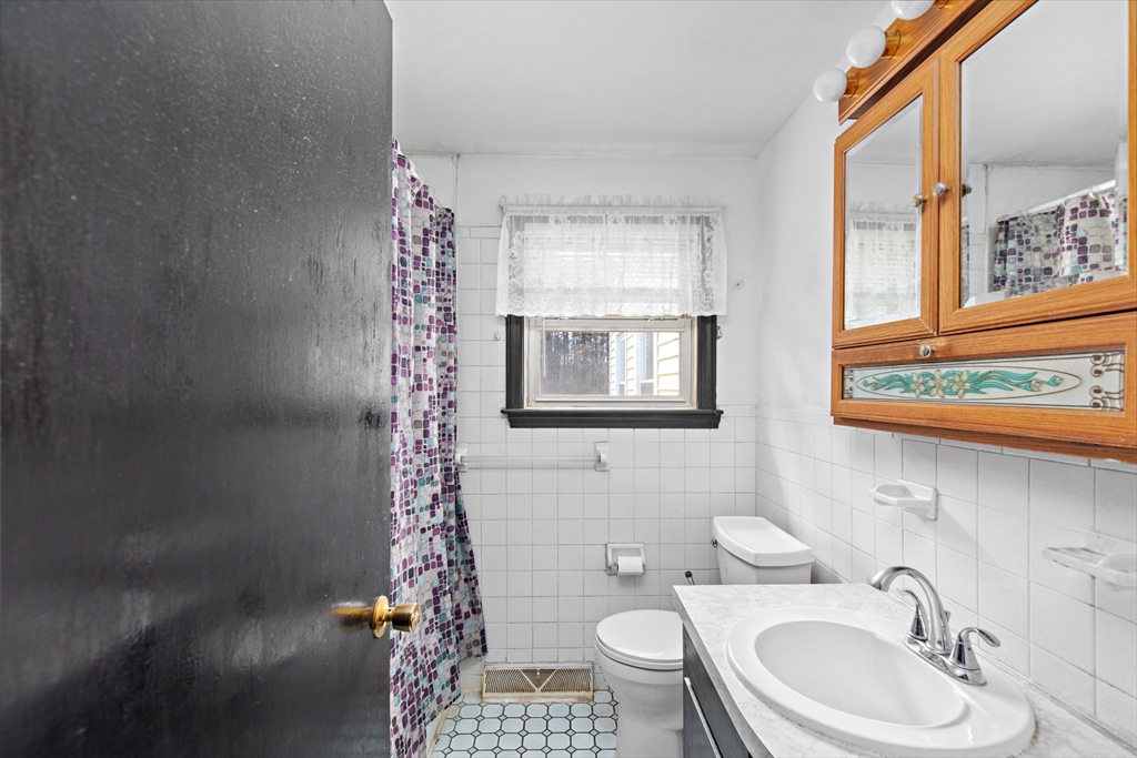 11 Winnetuxet Rd
