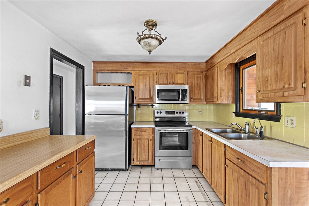 11 Winnetuxet Rd