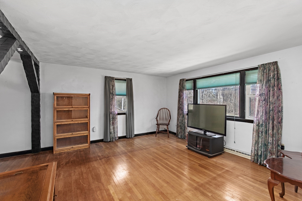 11 Winnetuxet Rd