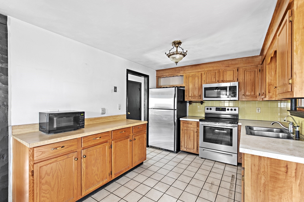 11 Winnetuxet Rd