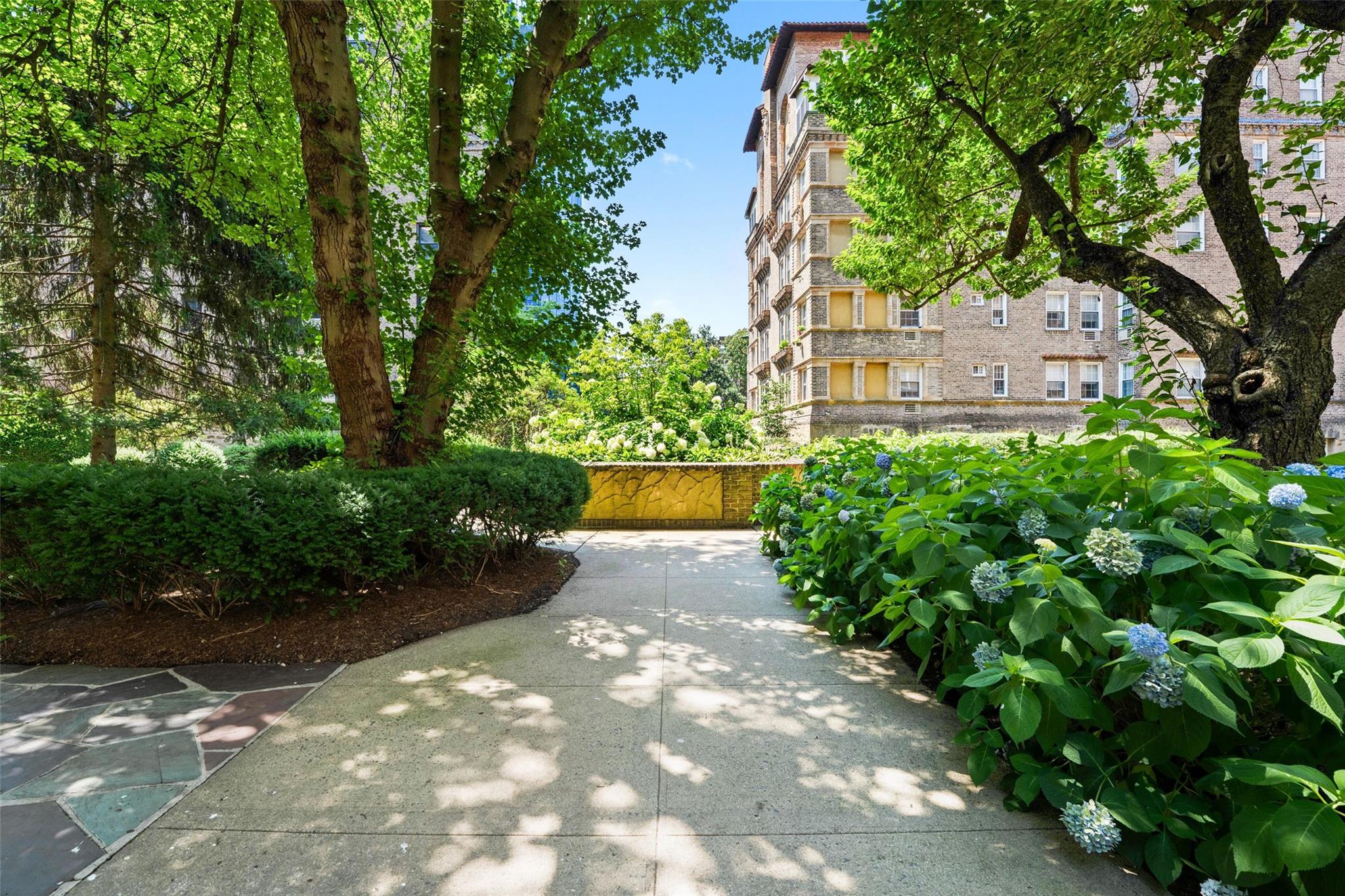 14 N Chatsworth Avenue Unit: 2M