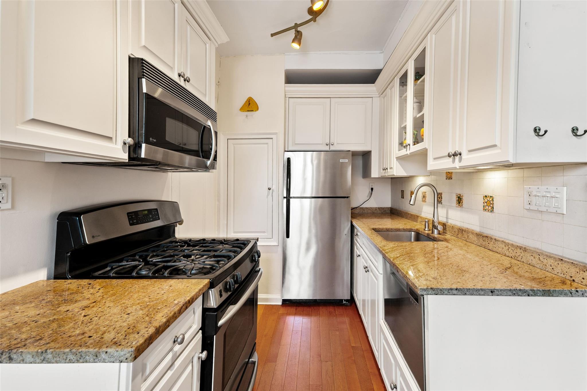 14 N Chatsworth Avenue Unit: 2M